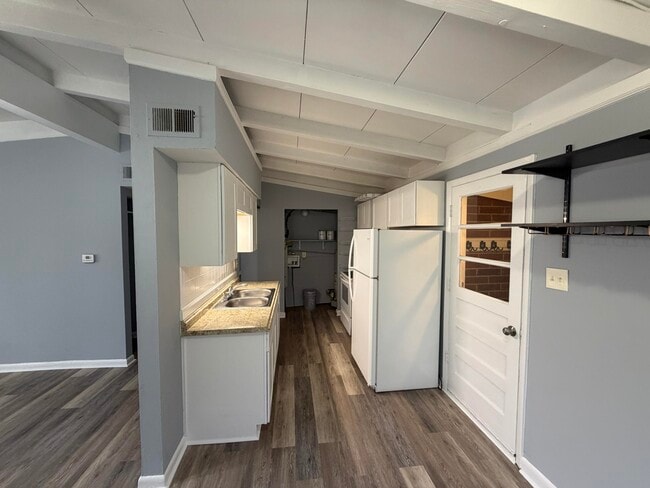 Photo - 1582 Bluebird Ln