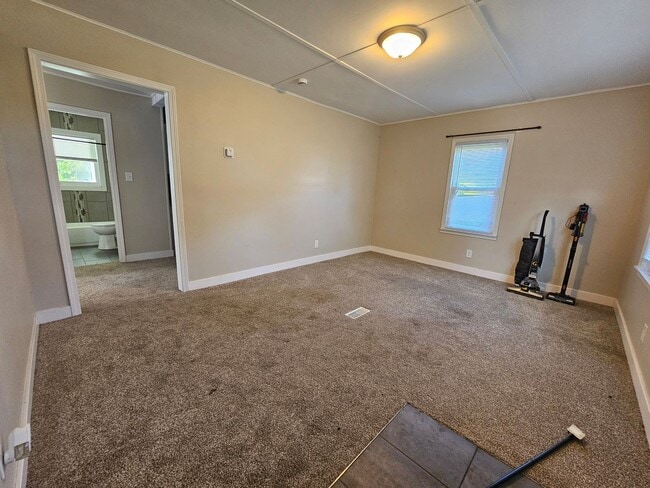 Photo - 2 bed 1 bath with Garage