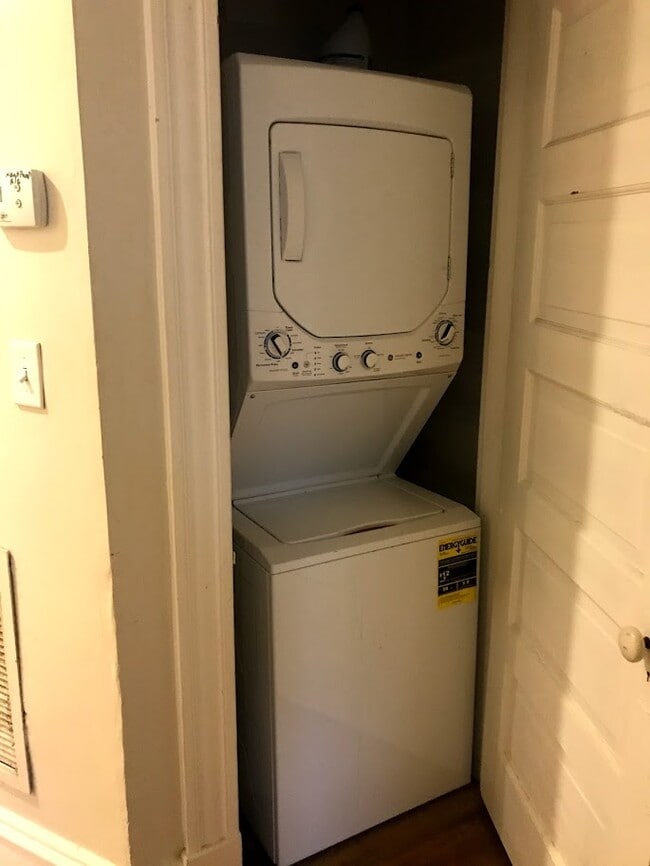 Photo - 2213 Floyd Ave. Unidad A (Upstairs)