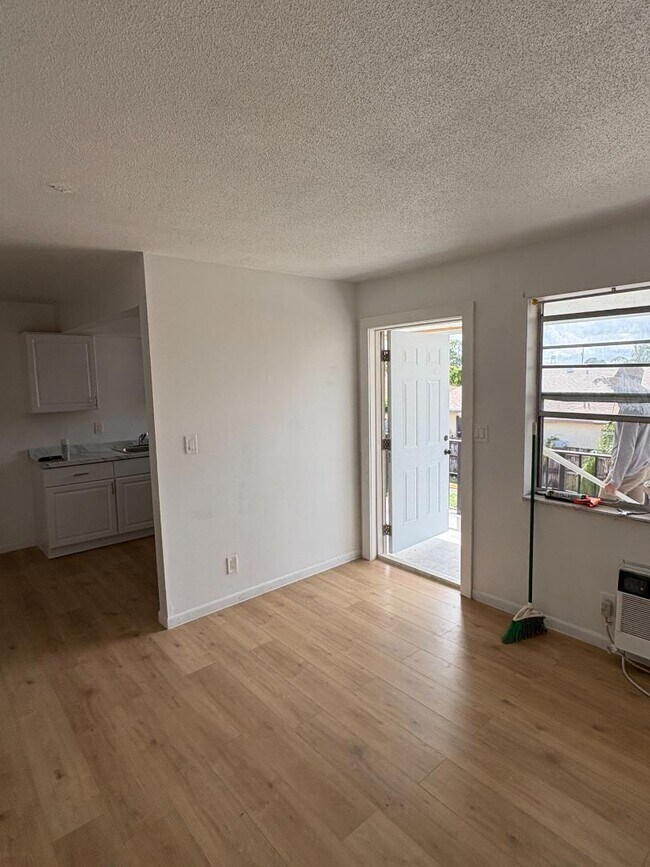 Photo - 1406 Barton Rd