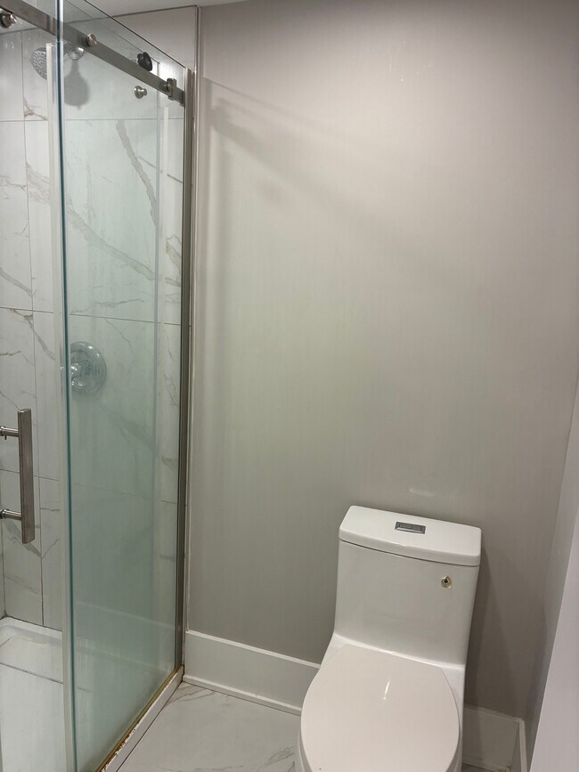 Photo - 2421-2439 de Maisonneuve E Unit 2433