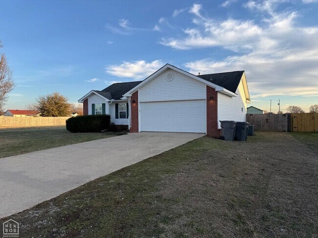 Photo - 326 Robinson St