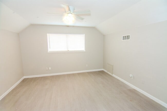 Photo - 11731 McLain Blvd