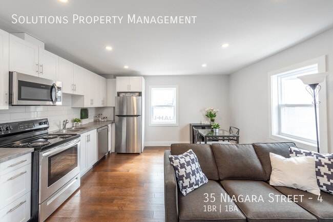 Photo - **WOW! Stunning 1 Bedroom Units in Recently Renovated Building** Unité 4