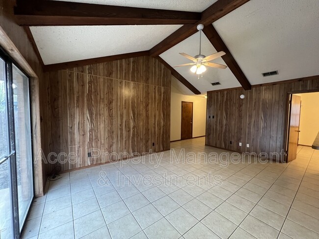 Photo - 2004 Lambeth Way