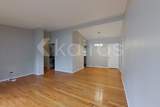 Photo - 425 St Edward Ln