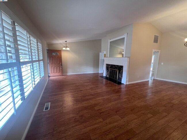 Photo - 1026 Innsbruck St