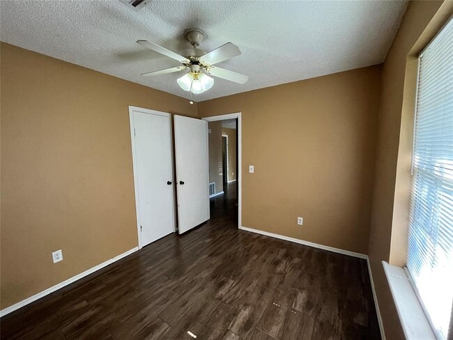 Photo - 829 Russell Cir