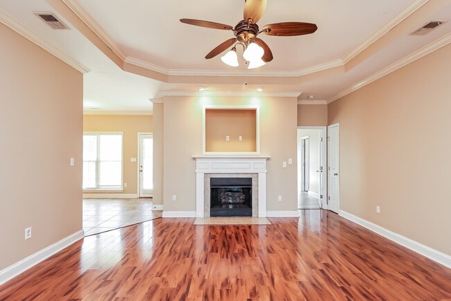 Photo - 2045 Highview Way