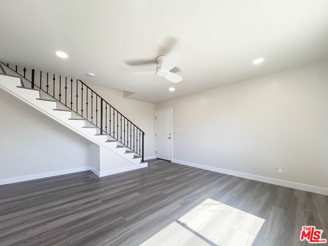 Photo - 6535 Pickering Ave