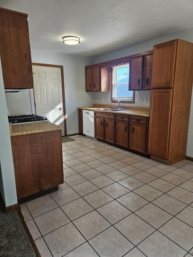 Photo - 3 Bedroom Near shopping