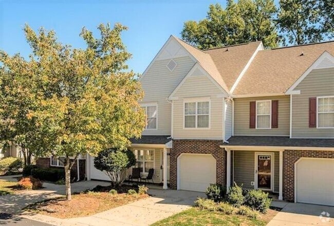 Building Photo - Townhome in Ballyntyne