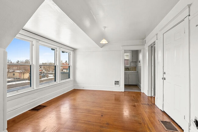 Photo - 1027 W Maxwell Ave Unit 2