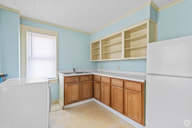Building Photo - 838 Frederick St Rental