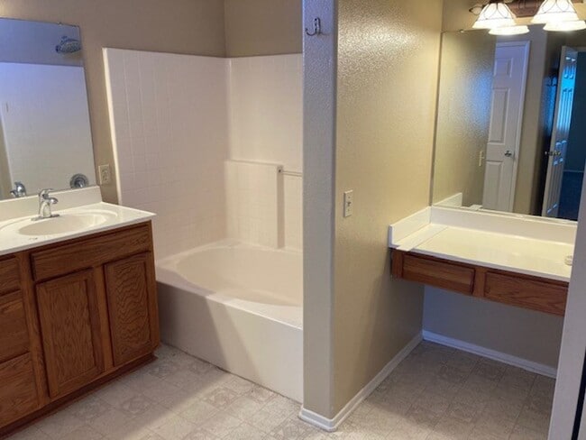 Photo - 302 Willow Bend Dr