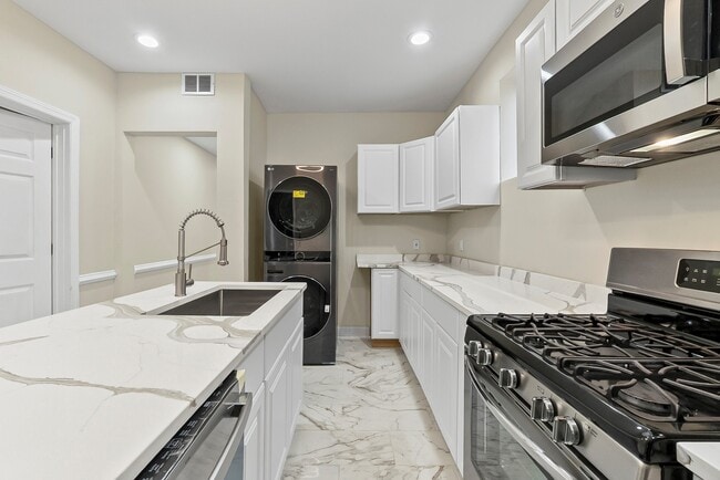 Photo - 4704 W Monroe St