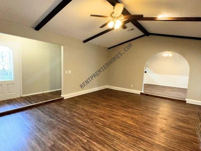330 N Lakeside Terrace