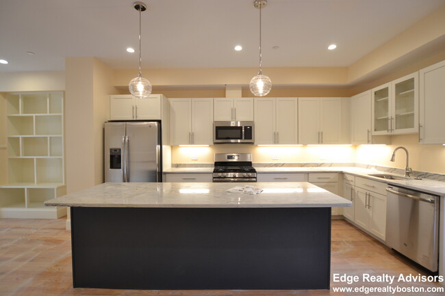 Photo - 140 Tremont St Townhome