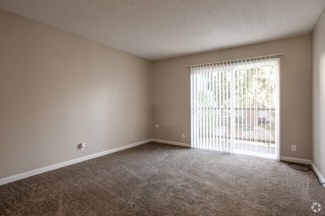 1BR, 1BA - 600SF