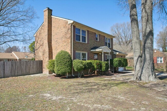 Photo - Scotland Square - Hampton