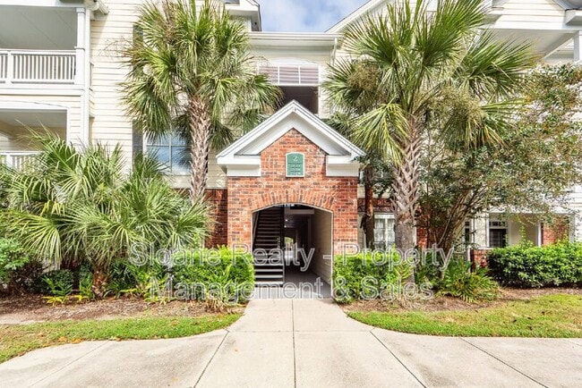 Building Photo - 45 Sycamore Ave