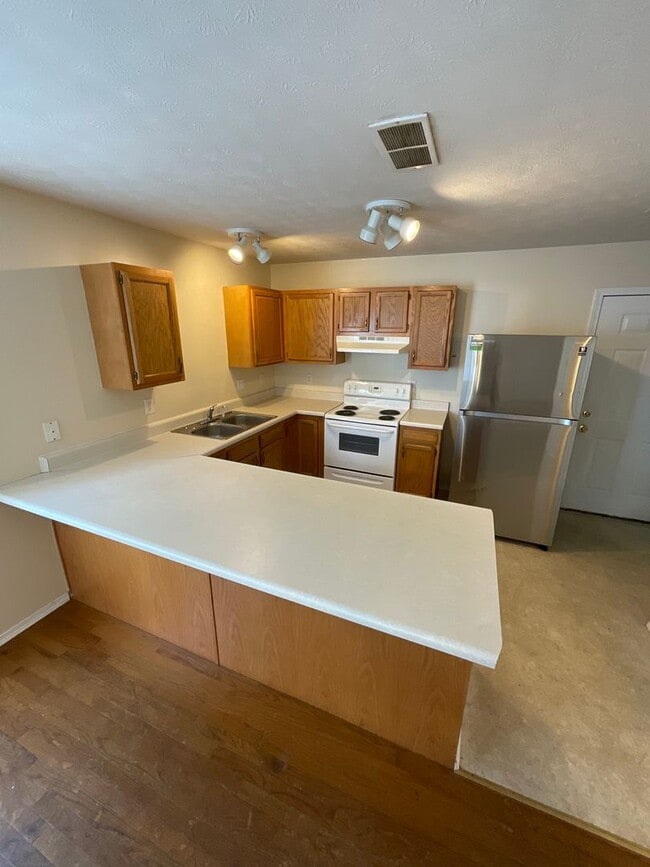 Photo - *2027* 4 Bed!! BIG GROUP OPTION!!! 18-20!!