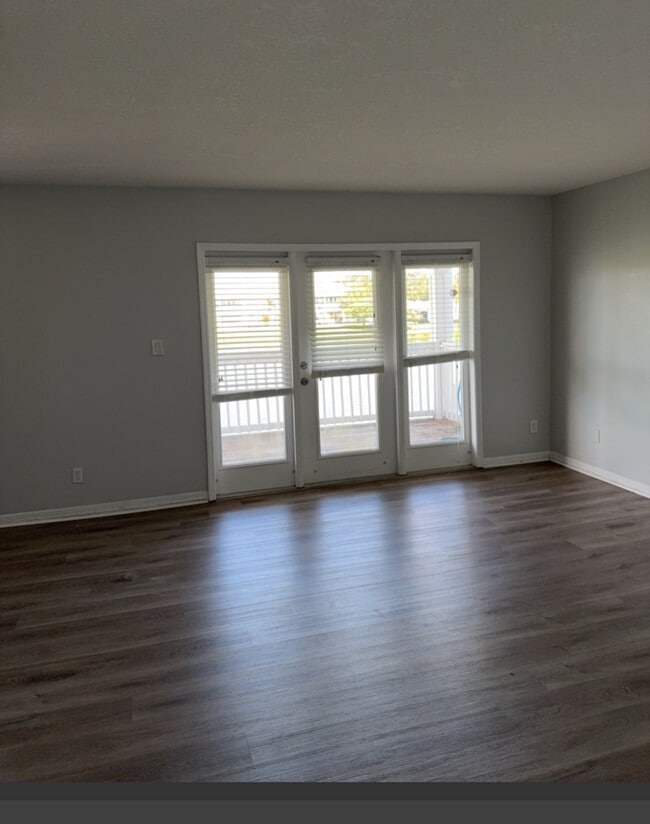 Building Photo - 215 Seahorse Dr SE
