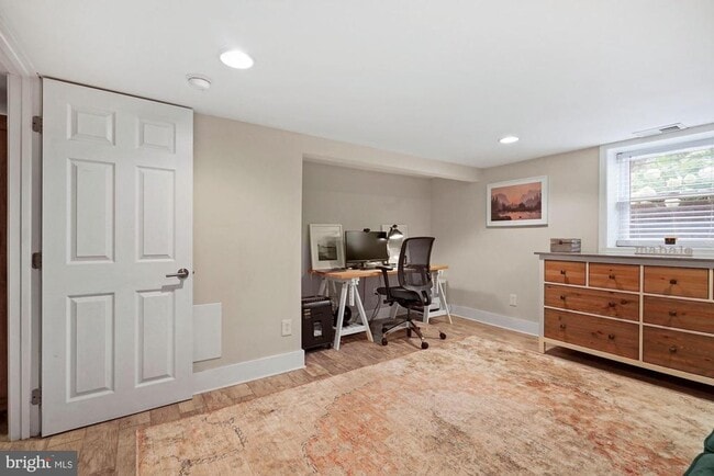 Photo - 2410 South Dakota Ave NE
