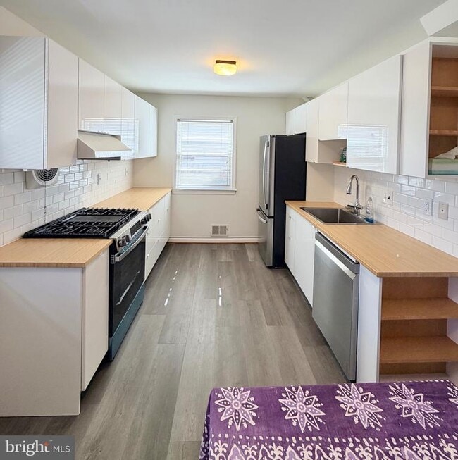 Photo - 3125 N Nottingham St