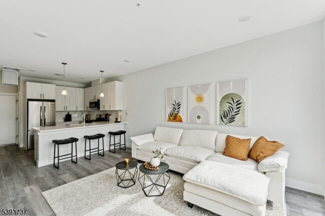 Building Photo - 140 W Webster Ave Unit 115