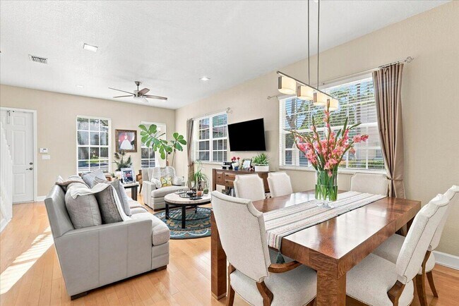 Photo - 701 SW 147th Ave