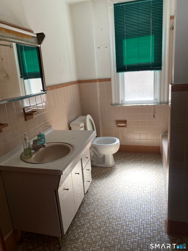 Photo - 789 Orange St Unit 2