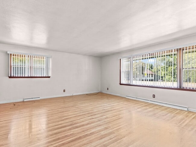 Photo - 2916 School St