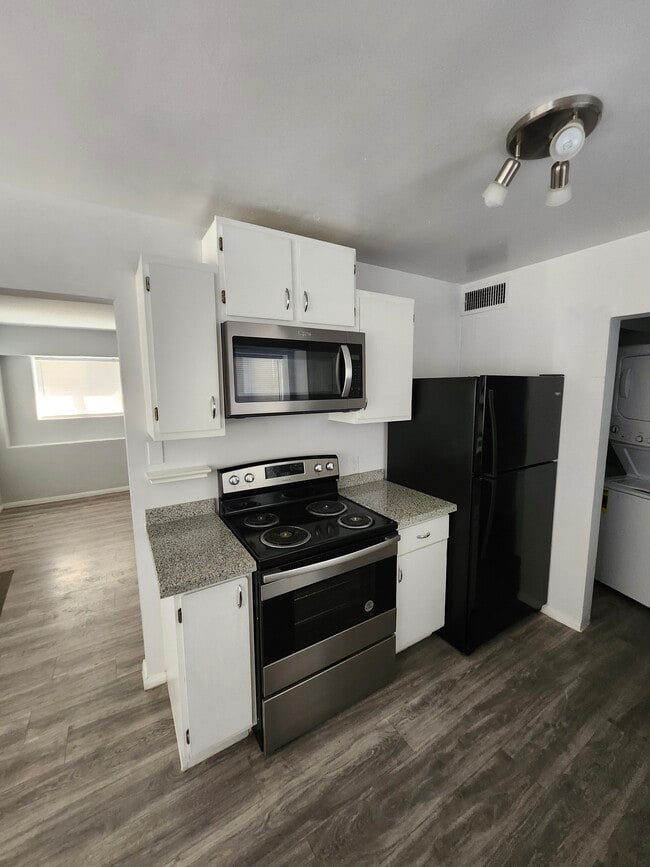 Photo - 321 S 10th St Apartments Unit 312