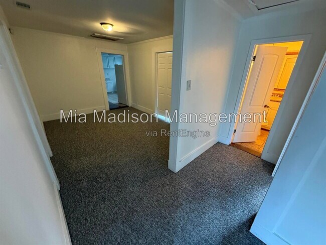 211 W 59th St