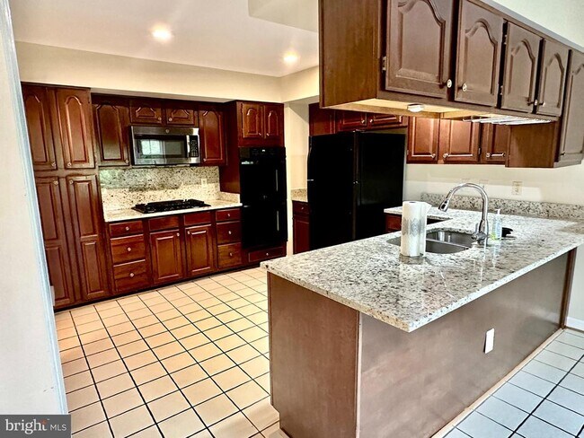 Photo - 6304 Crooked Oak Ln