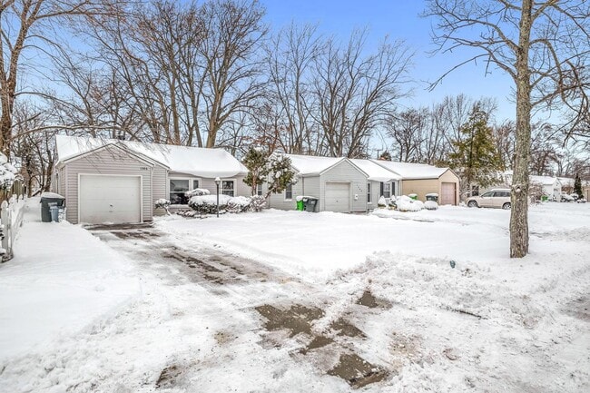 Photo - 1386 Eastwood Ave