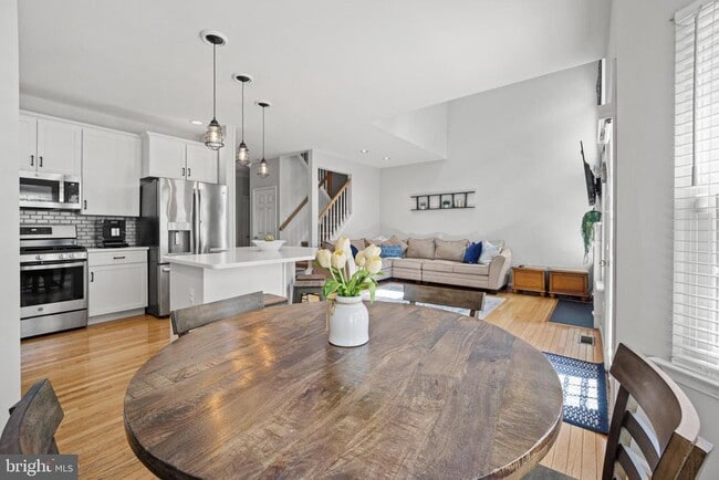 Photo - 410 Fairview Way