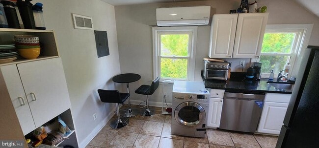 Building Photo - 1227 N Utah St Unit 3