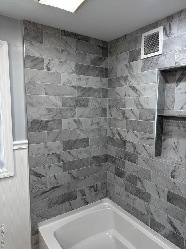 Photo - 8064 Albany Post Rd