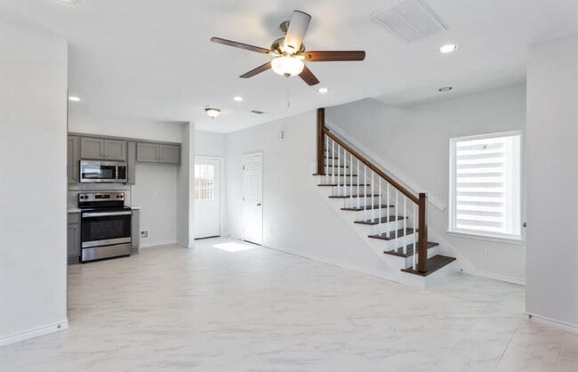 Photo - 11623 Waldemar Dr