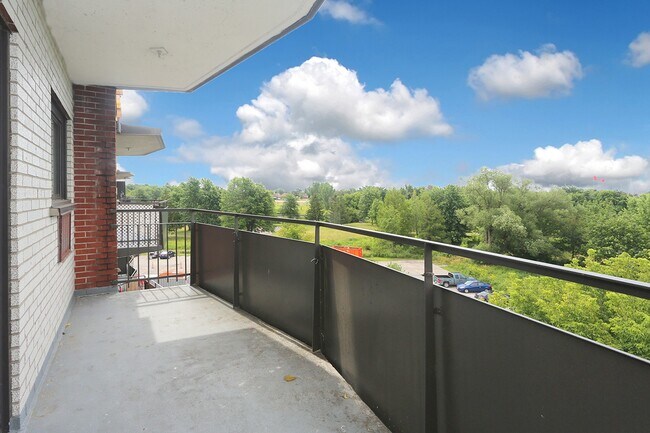 Photo - The Viscount & Cavalier Apartments