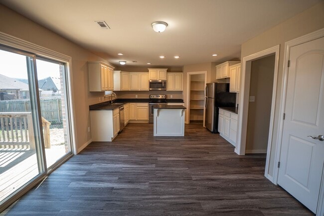 Photo - Spacious 3 Bedroom, 2 Bathroom home!