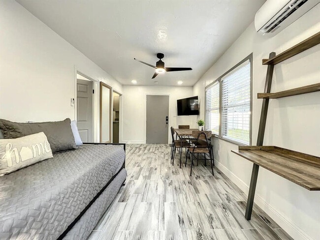 Photo - 2317 Homeland St Unidad SI ID1094239P