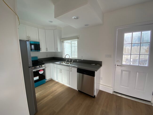 Photo - 23460 Friar St