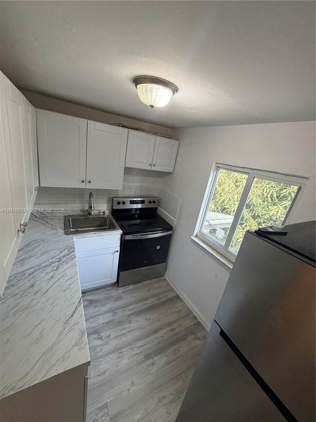 Building Photo - 151 NW 17th Pl Unit 3