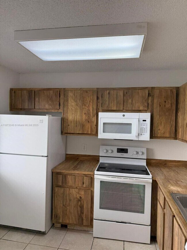 Building Photo - 8600 N Sherman Cir Unit 402 Rental