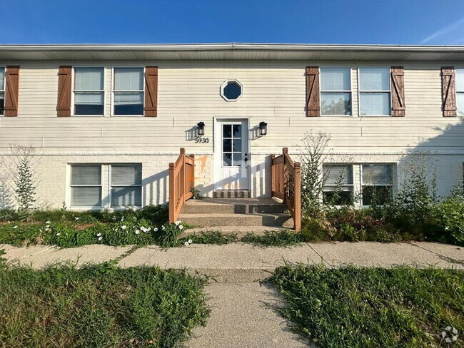 Building Photo - 5930 Fiesta Ave Unit Apt B