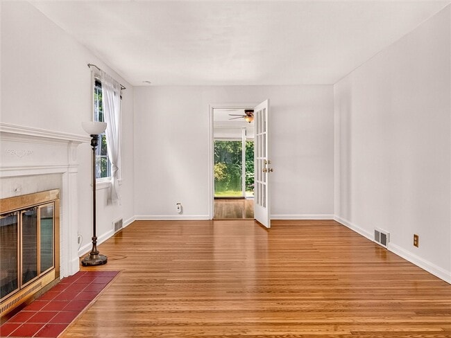 Photo - 82 Clovercrest Dr