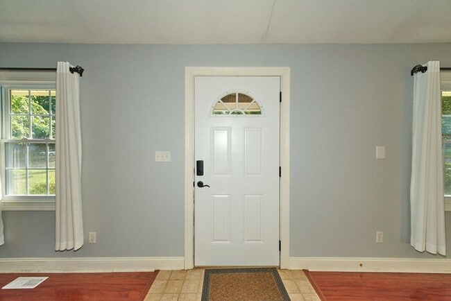 Photo - Charming 2 Bed Bungalow in Great SoBro Location!